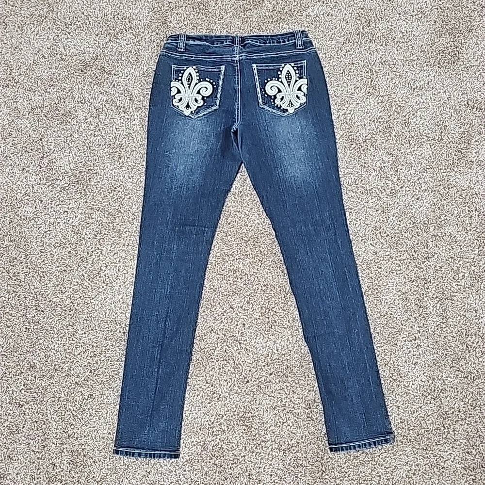 REVOLT SIZE 8 - Picture 5 of 6